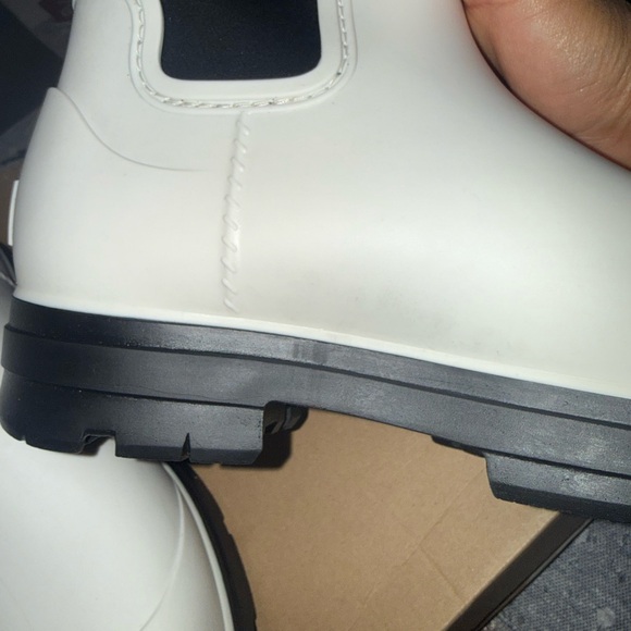 UGG women Droplet boots size 9 new box damage and light spots at the boots.. - Picture 11 of 15